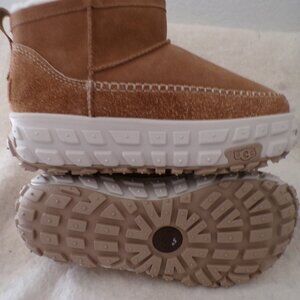 UGG Boots NEW Venture Daze Ultra Mini Size Mens 10 Womens 11 Sneakers Unisex